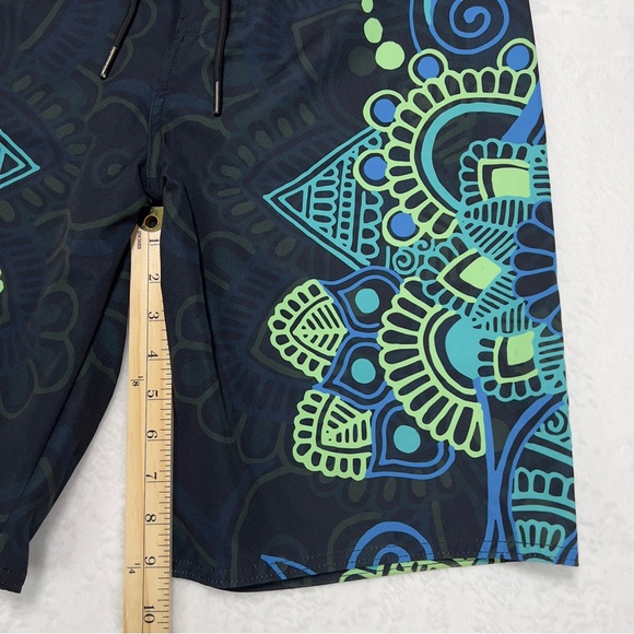 Lunafide Board Shorts Men’s Medium 21” Length Polynesian Design Like New! - Picture 10 of 13